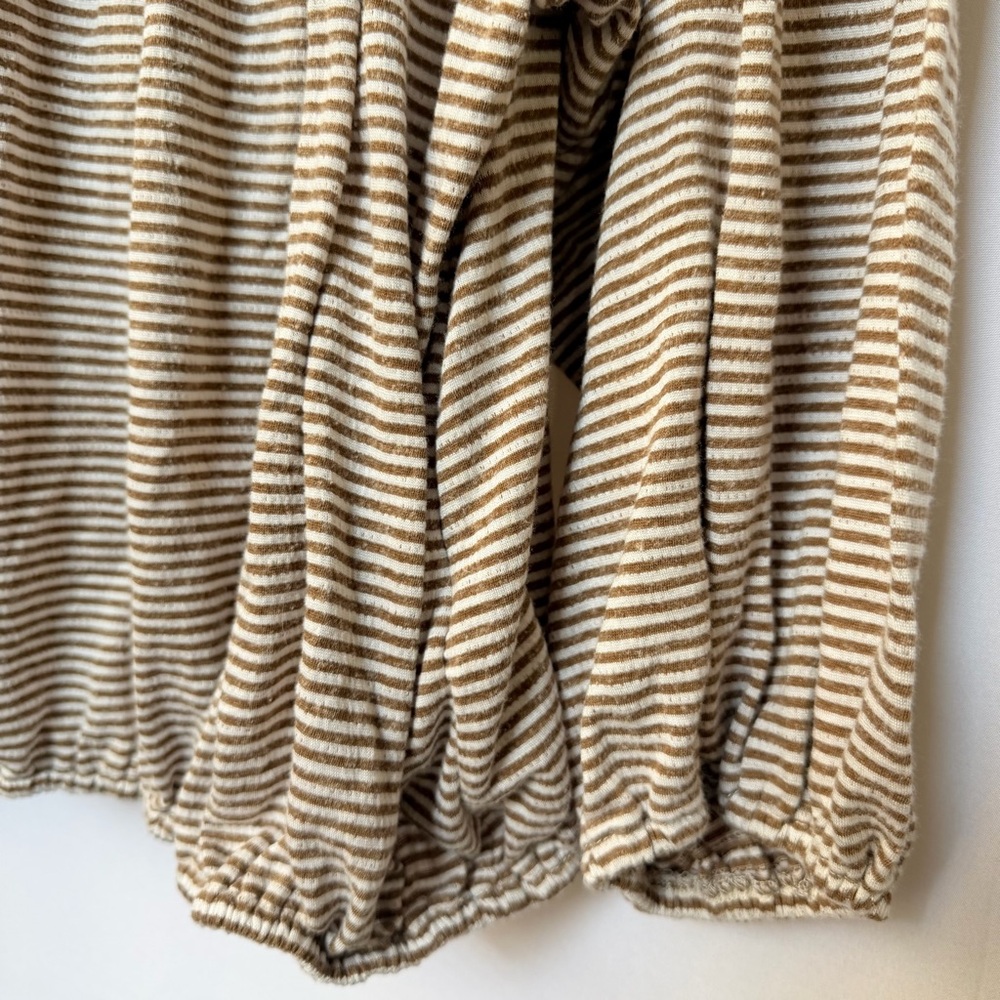 Max Studio Off-Shoulder Striped blouse in Beige and White - Picture 7 of 9